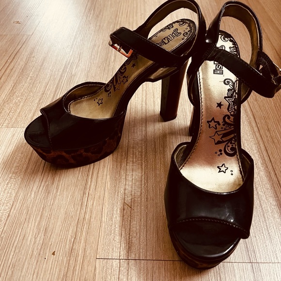 Brash Peep Toe Platform Block Heels Sandals - Picture 5 of 15